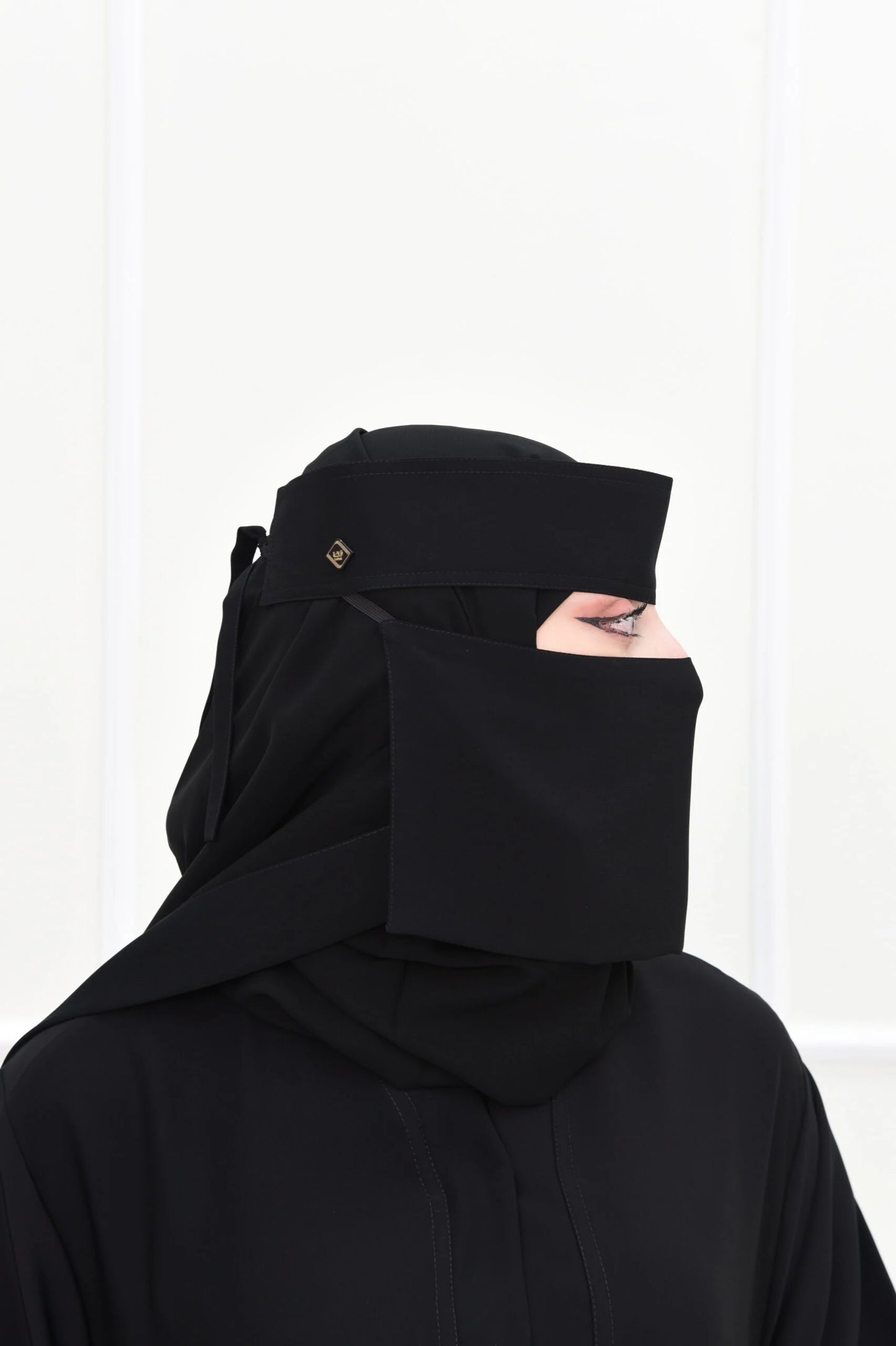 نقاب قصير مائل ساده لوقو
