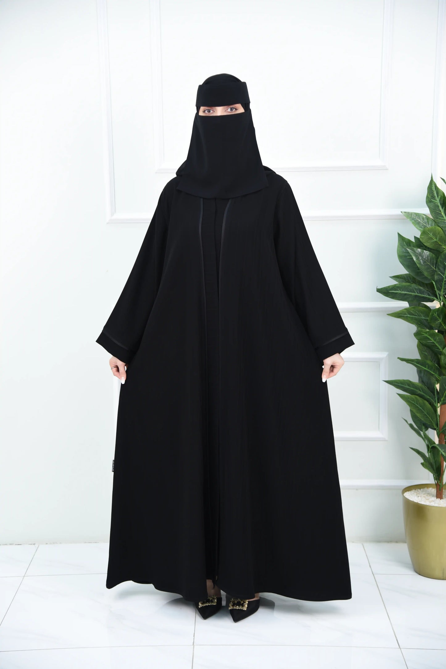 عباية كاجوال مقلم بالطول مع برواز لامع