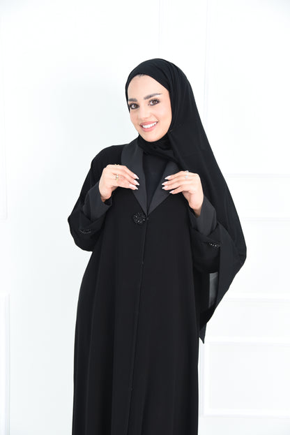 عباية ملكي بكول ريفير مدوّر مع أكمام دبل وبروشات فخمة