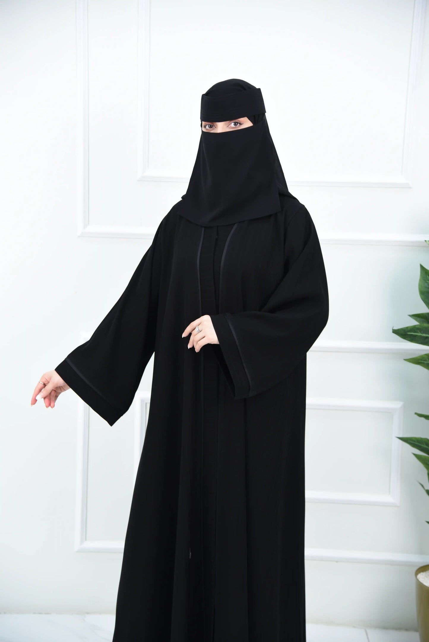 عباية كاجوال مقلم بالطول مع برواز لامع