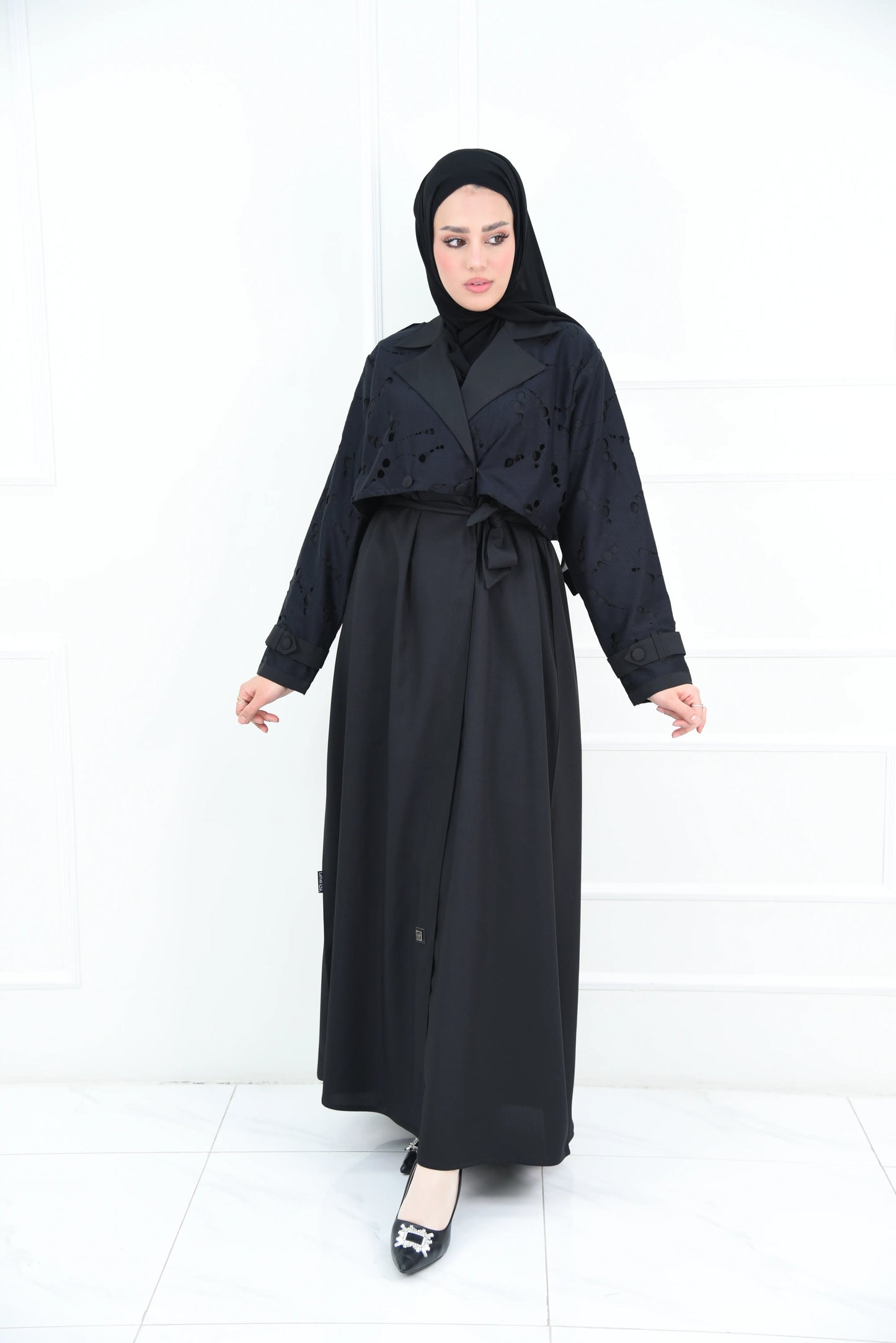 عباية بليزر سوداء كروازية بحزام