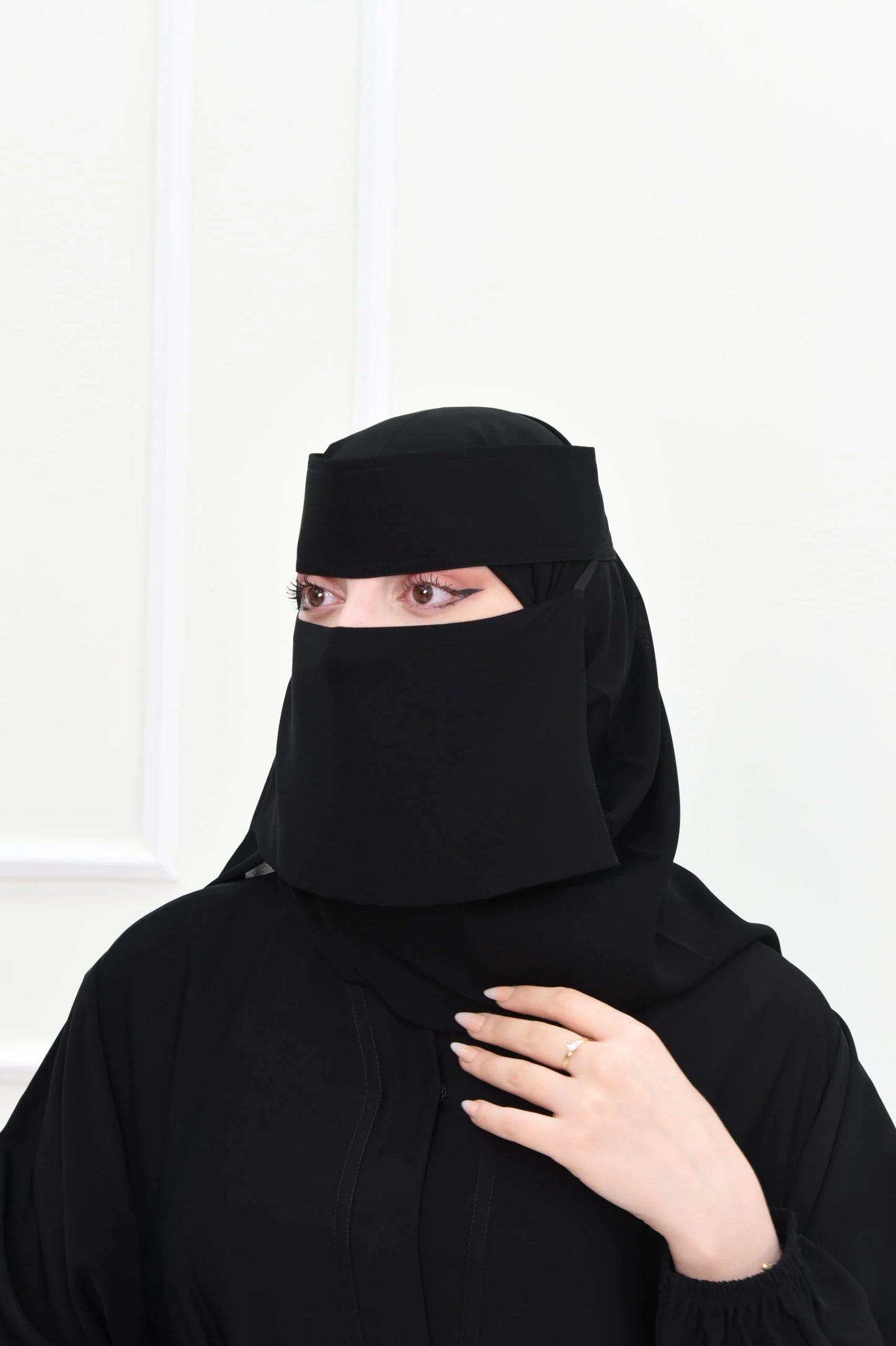 نقاب قصير مائل ساده لوقو